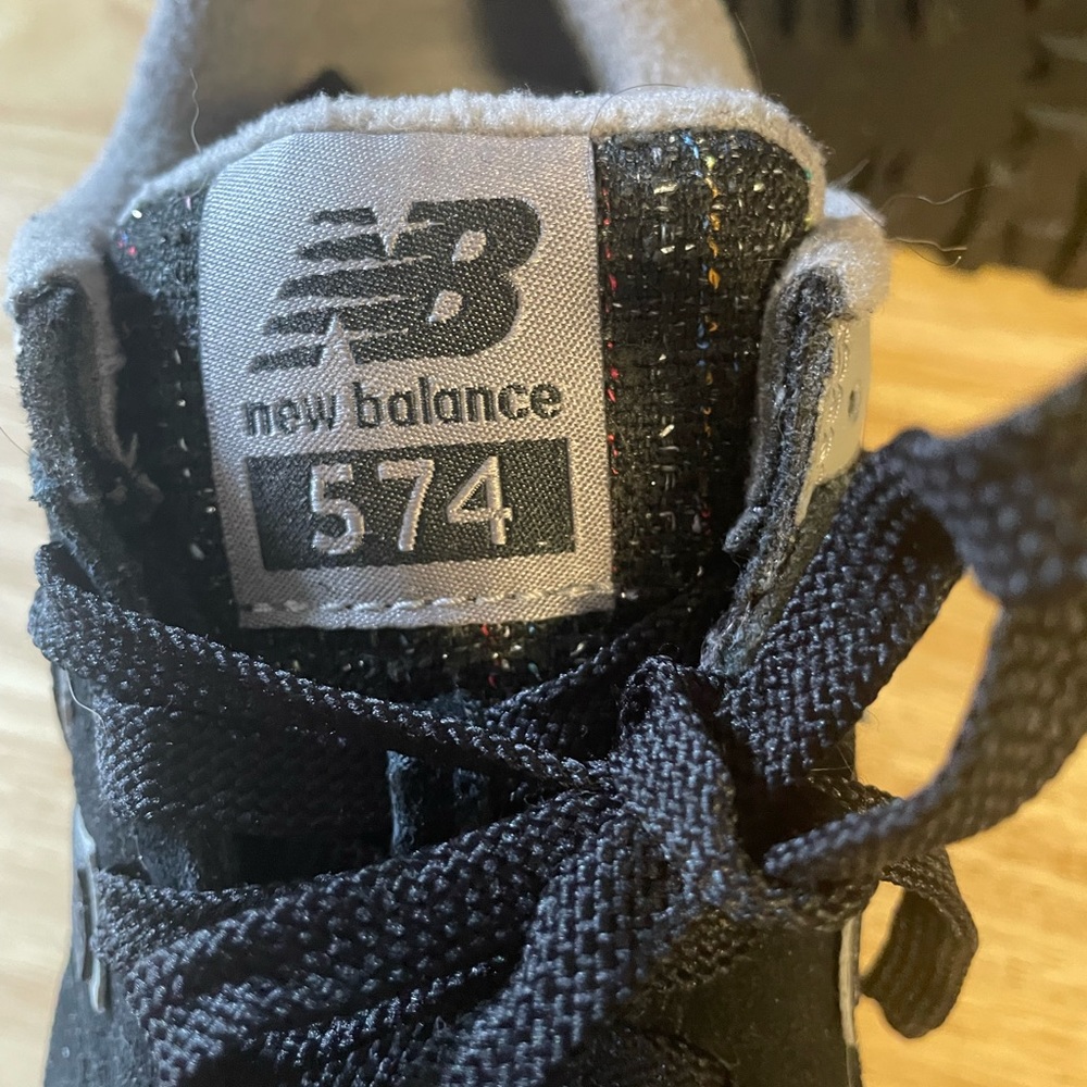 Women’s size 7 1/2 new never worn 574 glitter, tweed, new balances.
